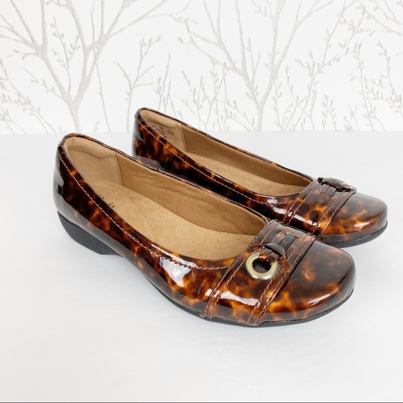 CLARKS Tortoise Shell Print Rounded Toe Loafers 6 - Picture 9 of 9